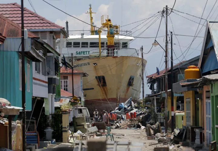 Más de 25 países ofrecieron asistencia después de que el presidente de Indonesia, Joko Widodo “Jokowi” pidiera ayuda internacional.  FOTO/AP