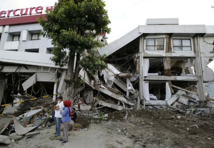 Un hotel muy dañado, después de un terremoto y tsunami que azotaron Palu, Sulawesi Central, Indonesia. AP