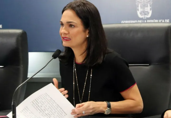 La canciller y vicepresidenta de la República, Isabel de Saint Malo, defendió la firma del pacto de migrantes y prometió que no tendría repercusiones negativas para el país. Cortesía