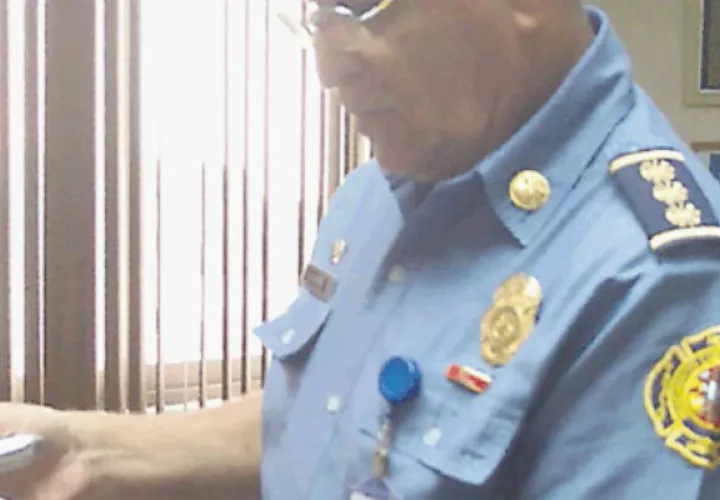 Gilberto Guerra, de los Bomberos, recomienda portar en los vehículos extintor de 2 o 5 libras con la precalificación ABC.