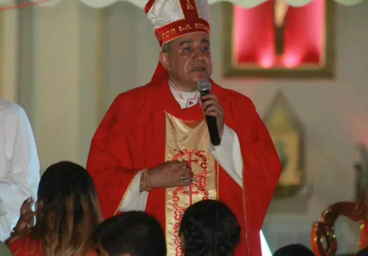 El arzobispo de Panamá, José Domingo Ulloa, durante la celebración del Domingo de Ramos. Foto @ArquiPanama