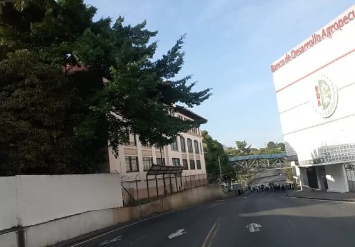 Los jubilados exigen al Gobierno que les aumente. Foto: @TraficoCPanama