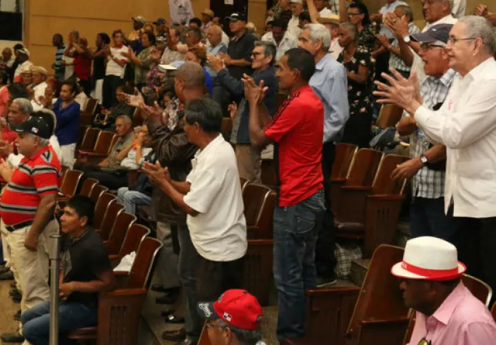 El proyecto da cobertura a los jubilados y pensionados que obtienen pensiones inferiores a los $1,500 mensuales.