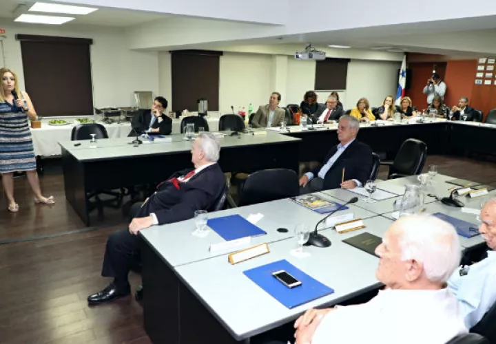La Junta Nacional de Escrutinio la preside la dirigente empresarial Nivia Roxana Castrellón.