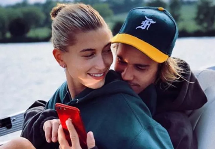  Este acuerdo se ha tornado bastante incómodo para ambos, pues tanto Bieber como Baldwin son religiosos y creen fielmente en el amor para toda la vida. 