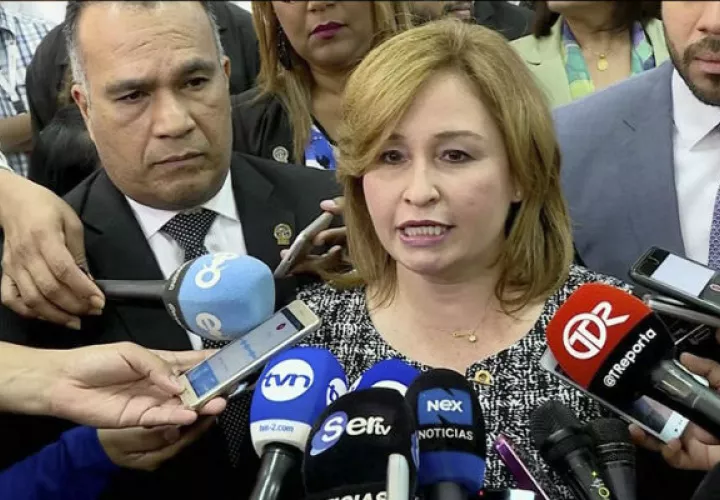 Kenia Porcell y su temor por el movimiento de detectives de la DIJ en el Ministerio Público. Foto: Panamá América.