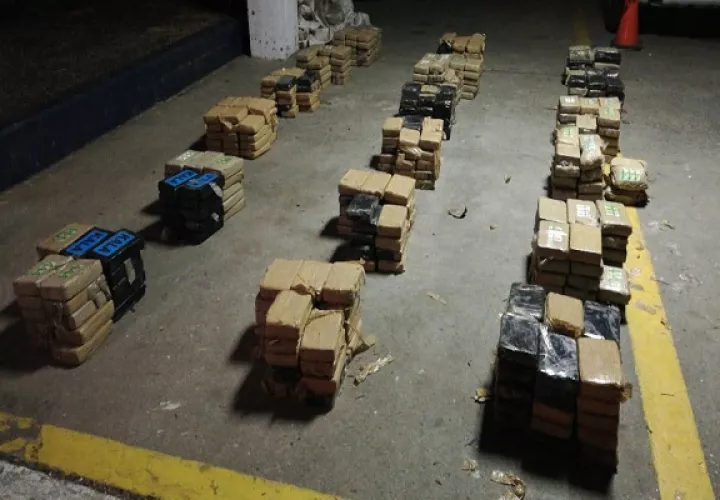 18 bultos que estaban enterrados en la zona de playa de La Ermita