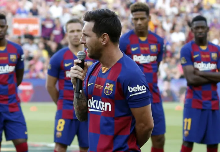 Leo Messi durante la presentación de la plantilla ante su afición. Foto AP