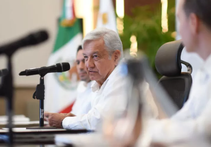 El presidente Manuel López Obrador trata de frenar el robo de combustible. Foto: Archivo/Ilustrativa. 