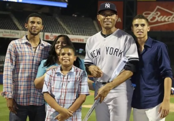 Mariano y sus hijos nacidos dentro del matrimonio.