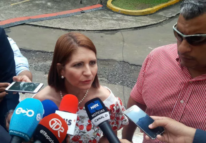 La defensa de la exprimera dama Marta Linares de Martinelli estuvo a cargo de Luis Eduardo Camacho González. 