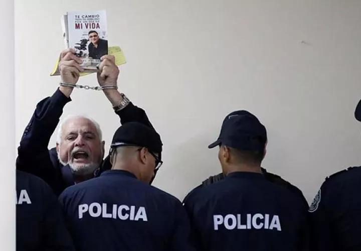 Expresidente Ricardo Martinelli incapacitado; audiencia se reanuda el próximo lunes 26. Foto: Panamá América.