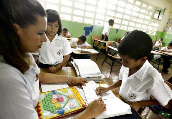Deuda del Ministerio de Educación con los docentes supera los 22 millones de dólares. Foto/Archivos