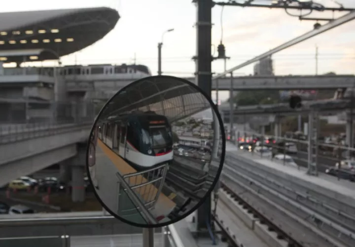 La mayoría de los usuarios se siente triste por tener que volver a utilizar metrobuses y enfrentarse a los tranques. Víctor Arosemena