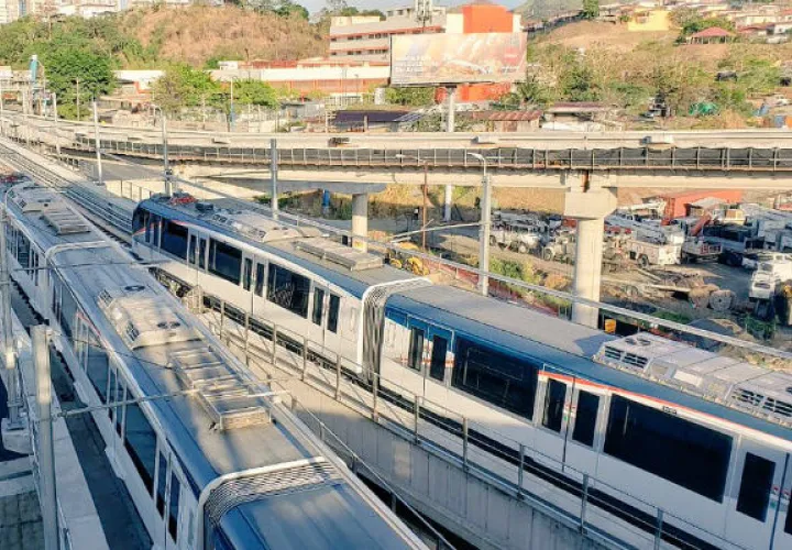 En total son 16 estaciones que están dentro de la Línea 2 del Metro.