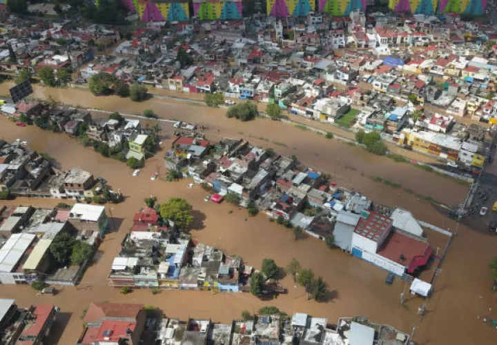 Vista de una zona urbana afectada por las inundaciones debido a tormentas por el huracán Willa en Morelia, estado de Michoacán (México). EFE