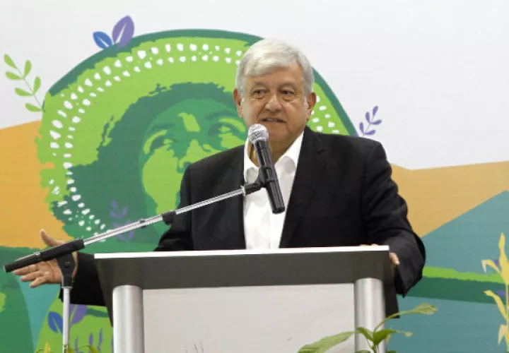 López Obrador manifestó que su Gobierno no aspirará a "extraer mucho petróleo", porque "esa es una herencia que se le tiene que dejar a las nuevas generaciones".
