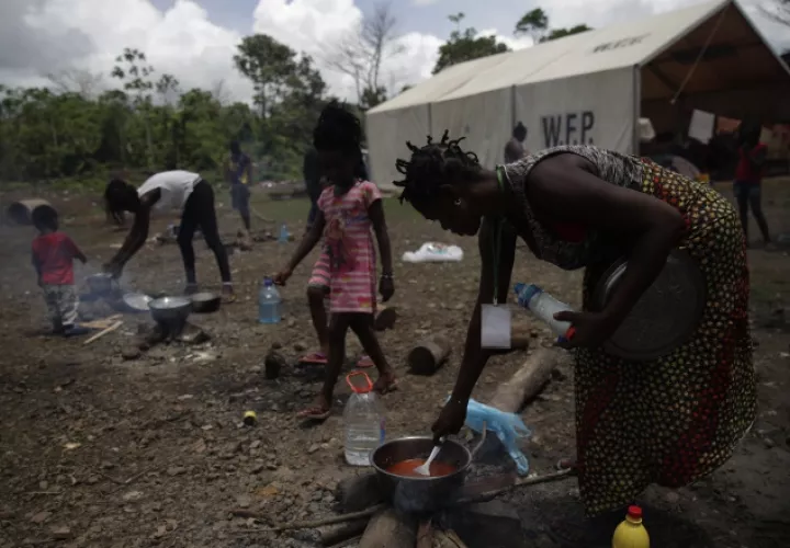 Los migrantes en su mayoría son de África y están en un campamento en Darién.
