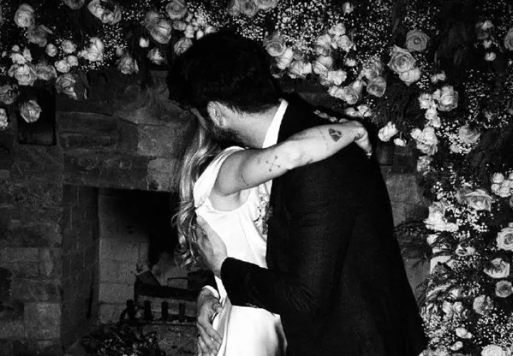 Miley Cyrus y su esposo.