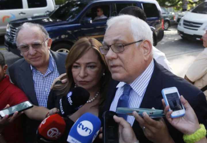 Mitchell Doens (dcha.) es el testigo número 7 que presenta la Fiscalía.