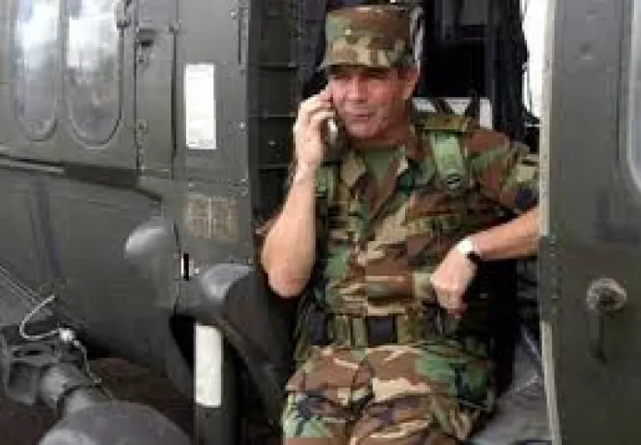 EL general retirado Mario Montoya, sostiene que es inocente. Foto/AP