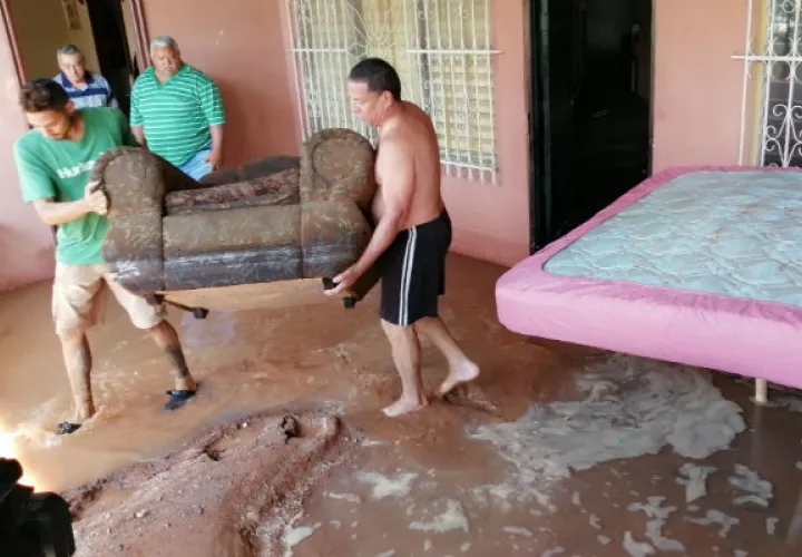 Entre los meses de febrero y septiembre de este año, 16 familias de este sector del corregimiento de El Coco, han perdido parte de sus enseres y sufrido daños estructurales en sus propiedades.