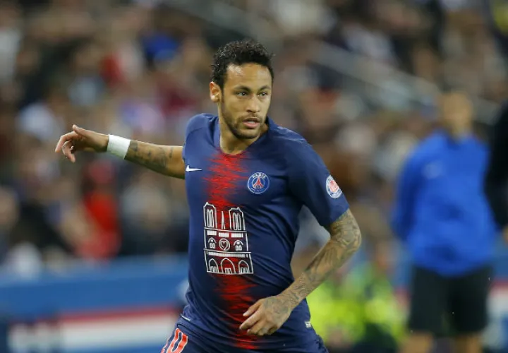 Neymar  no jugó contra el  Manchester United por lesión. Foto AP   