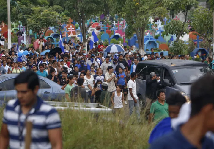 Codeni condenó el asesinato de Matt Andrés Romero, de 16 años, muerto a tiros el pasado domingo mientras participaba en una marcha antigubernamental. FOTO/AP
