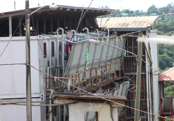 El traslado de los reclusos se impone luego de realizado un diagnóstico estructural por parte del Cuerpo de Bomberos de Panamá y el Sistema Nacional de Protección Civil (SINAPROC). Foto/Eric Montenegro