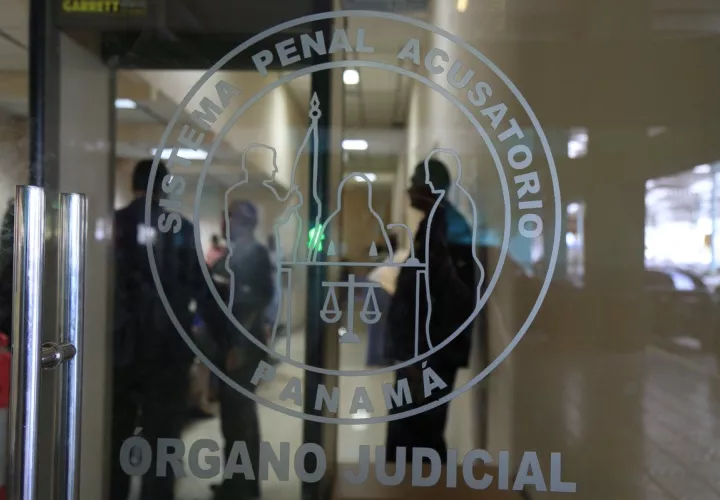 Tribunal de Garantías dictó sobreseimiento a favor del imputado por el delito contra la administración de justicia.