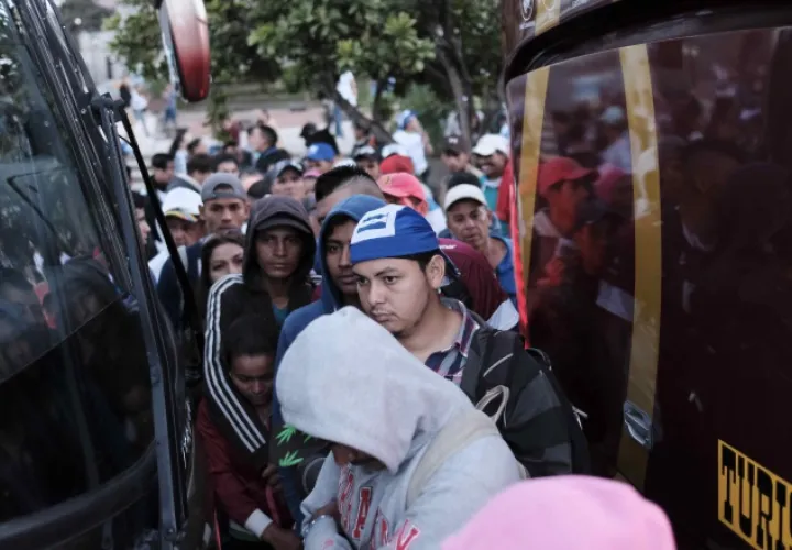 Pacto de la ONU busca legalizar las caravanas, como las recientes de centroamericanos. /Foto EFE