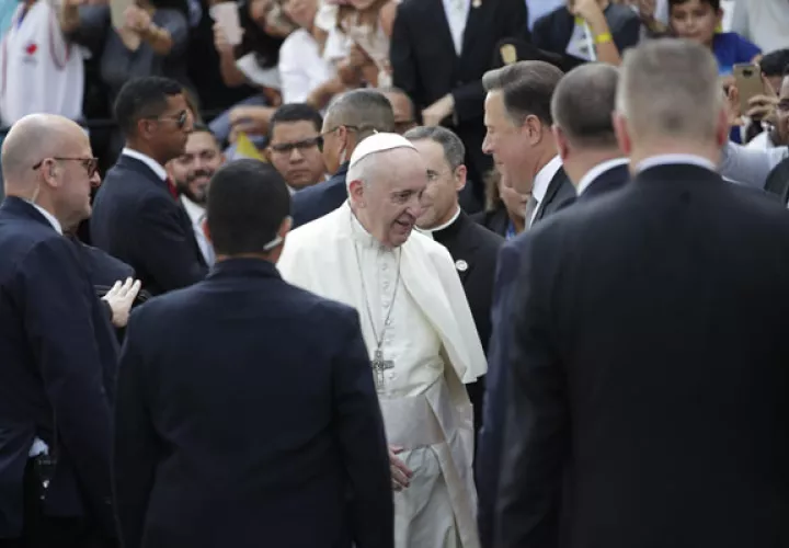 El papa Franciscos se reunió con el presidente de la república, Juan Carlos Varela por espacio de 15 minutos. FOTO/EFE