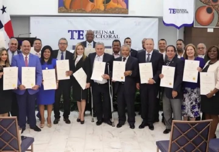 Panamá tiene 20 diputados en el Parlacen, aparte del expresidente y exvicepresinte (a) que tienen derecho a una curul.