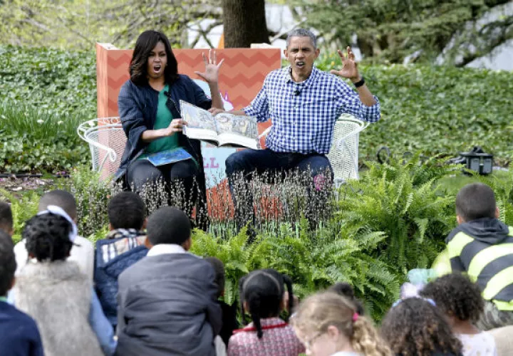 La pareja presidencial contó cuentos. Foto/ AP