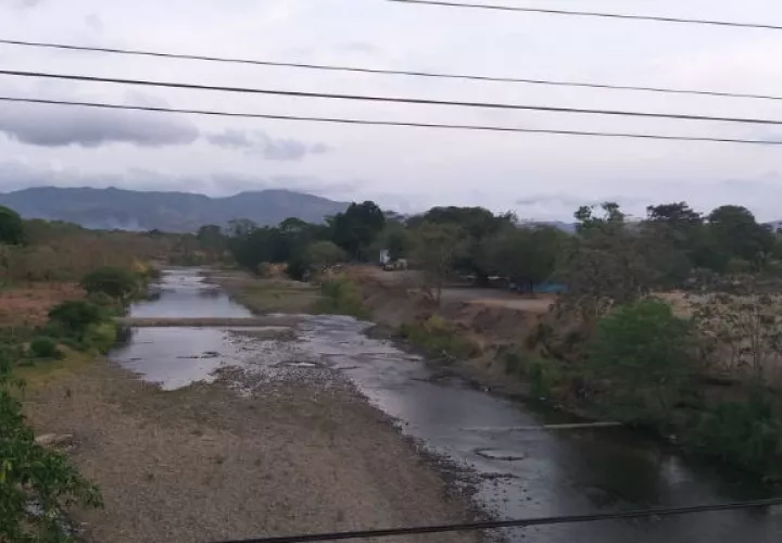 Cauce del río Pacora ha bajado considerablemente. Foto: Cortesía
