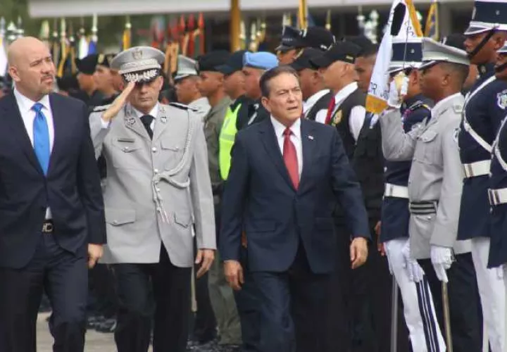 La vieja guardia de la Policía Nacional no concibe que un civil haya estado al frente de las tropas de seguridad del país. Foto de archivo