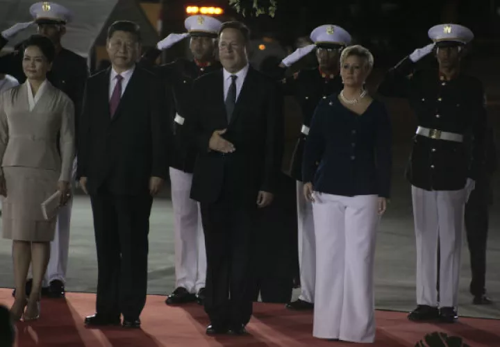 Xi Jinping y Juan Carlos Varela  saludaron a los presentes. /Foto Víctor Arosemena