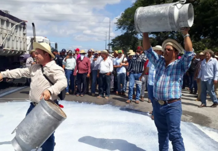 Productores agropecuarios logran acuerdo con el gobierno; firmaron un documento de entendimiento. Foto: Panamá América.