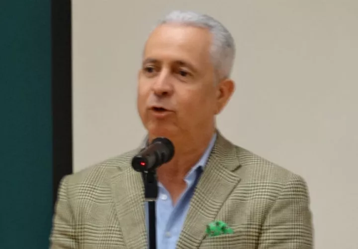 S. E. Rafael Tejeda Acevedo, Embajador de República Dominicana en Panamá, hizo una sinópsis histórica y exaltó la figura de las hermanas Mirabal. Foto: Rosalina Orocú Mojica