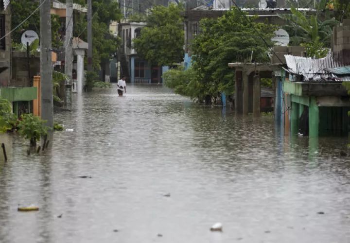 Se prevé que el centro de Kirk y sus remanentes avancen sobre las zonas oriental y central del Caribe mañana y el domingo.