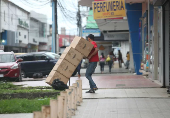 El incremento en el arancel es de 15% al 37.9% para las confecciones. Archivo