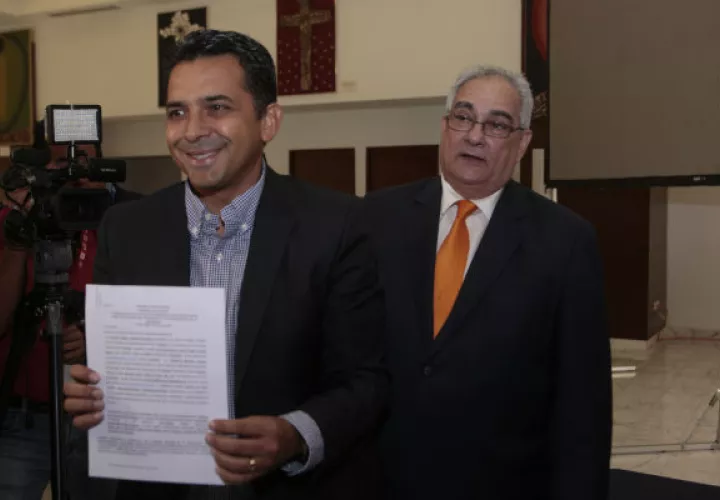 Ricardo Lombana.