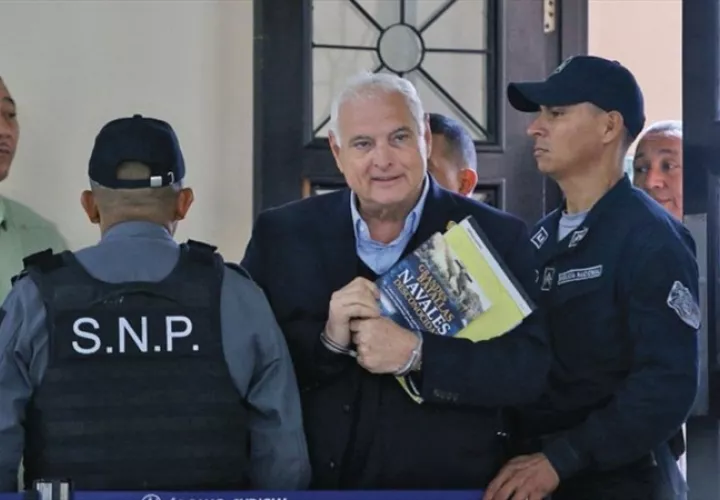 Corte Suprema de Justicia fija edicto en el que declina competencia en el caso del expresidente Ricardo Martinelli. Foto: Panamá América.