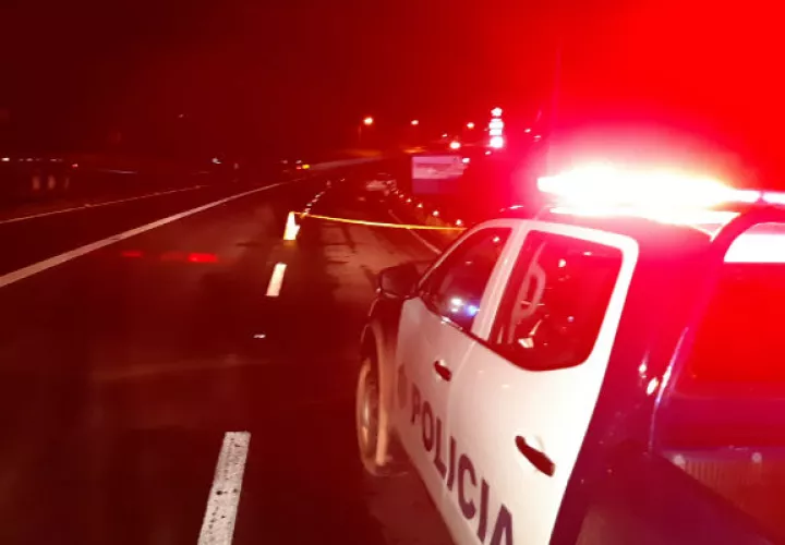 Fue impactado cuando caminaba por el hombre de la carretera. Foto: Melquiades Vásquez A. 