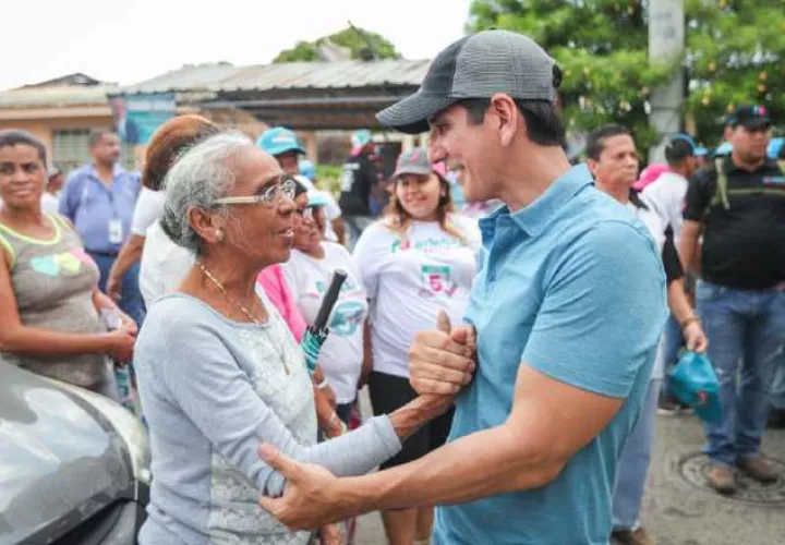 Rómulo Roux mantiene su recorrido nacional. Foto: Cortesía