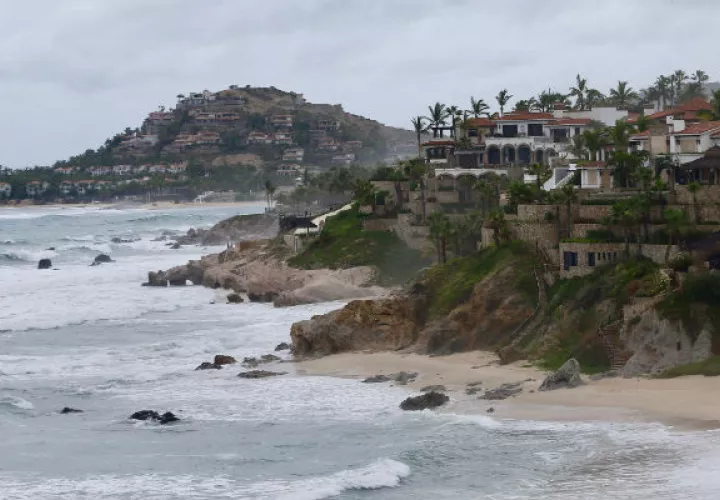 Se esperan tormentas fuertes a puntuales muy fuertes (75 a 150 milímetros) en Baja California, Baja California Sur y Sonora.