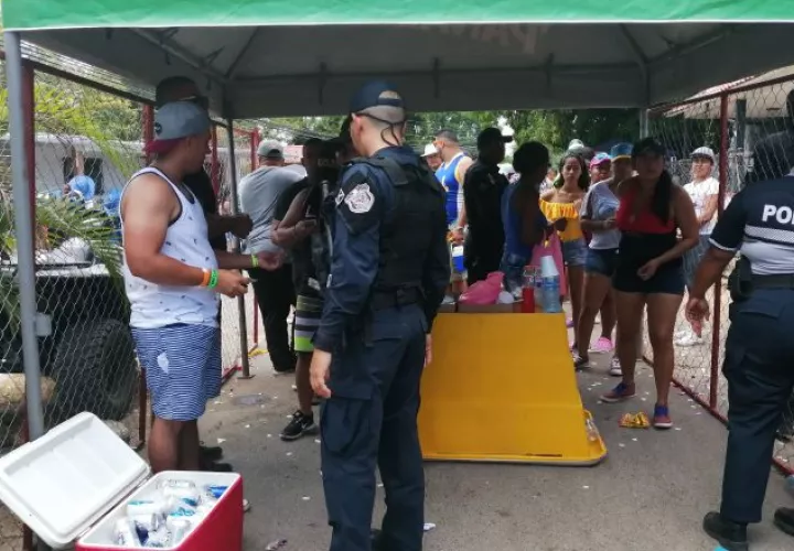 Se mantienen fuertes controles de acceso a las actividades festivas. Eric Montenegro