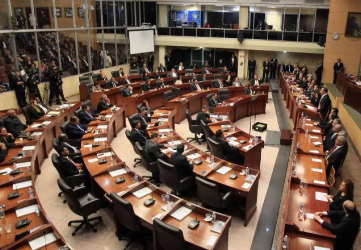 Los diputados deberán asistir del 27 de mayo al 30 de junio para discutir 12 temas. 