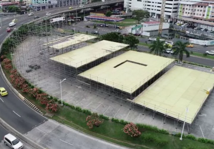 La faraónica tarima de 12 millones de dólares para la Jornada Mundial de la Juventud. Foto: Panamá América.