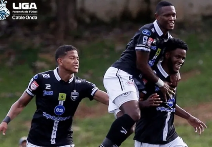 Freddy Góndola (der.) fue la figura. Foto:LPF